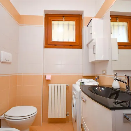 Sirmione Beach Apartment * Sirmione